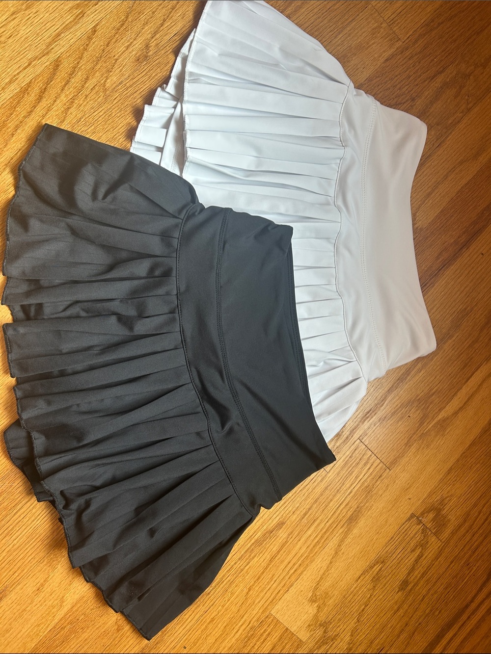 Black and white Goldhinge skirts
